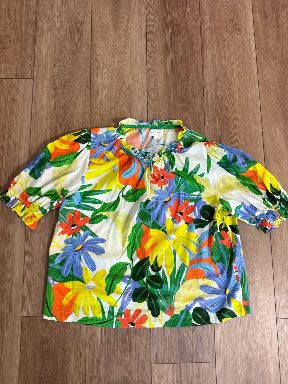 Velvet by Graham and Spencer floral flowy top size small